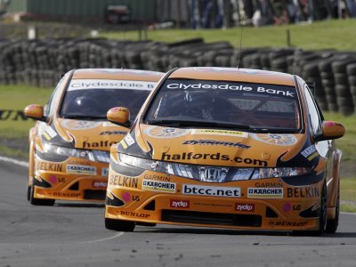 Matt Neal. BTCC Knockhill 2007 (&copy; PSP Images)