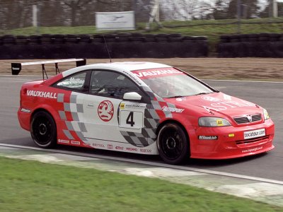  Yvan Muller. 2001 Brands Hatch  (© PSP Images)